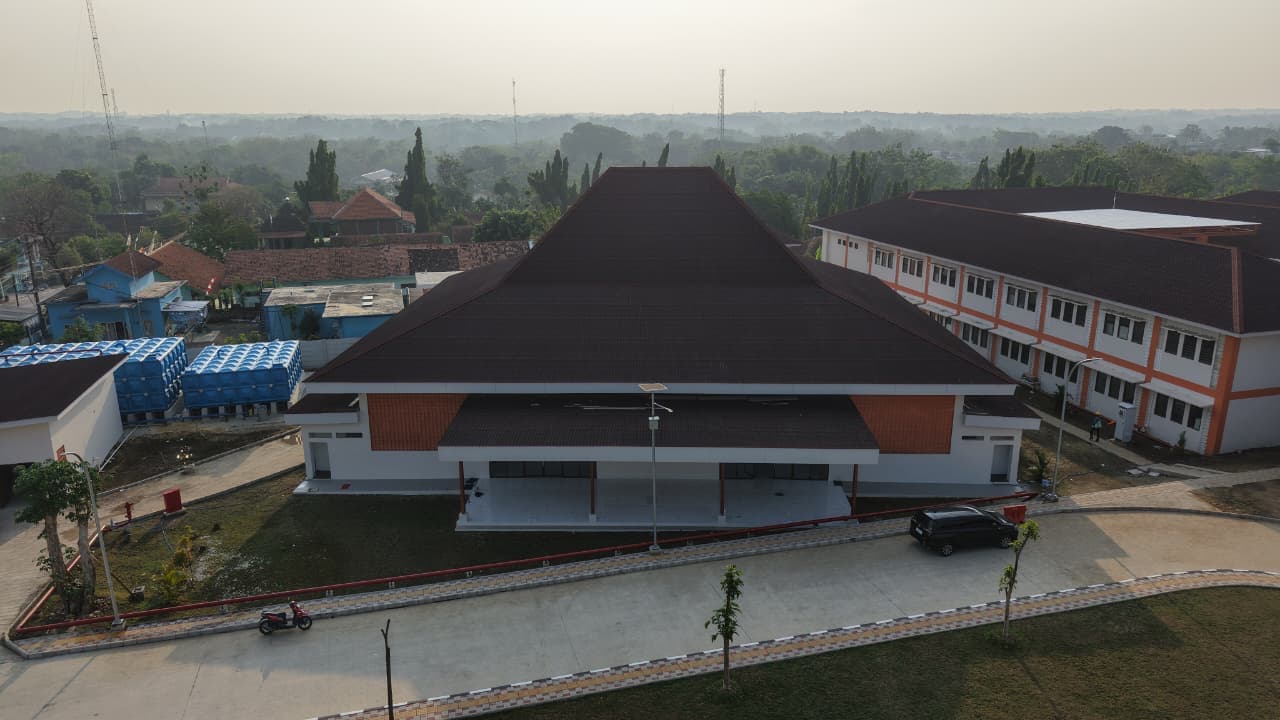 Gedung aula dan asrama Sekolah Rakyat Terintegrasi Sragen